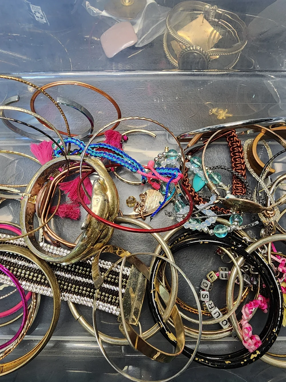 1lb Mixed Women’s Gold and Pink Bangle Bracelet Set May Or May Not Have Matches
